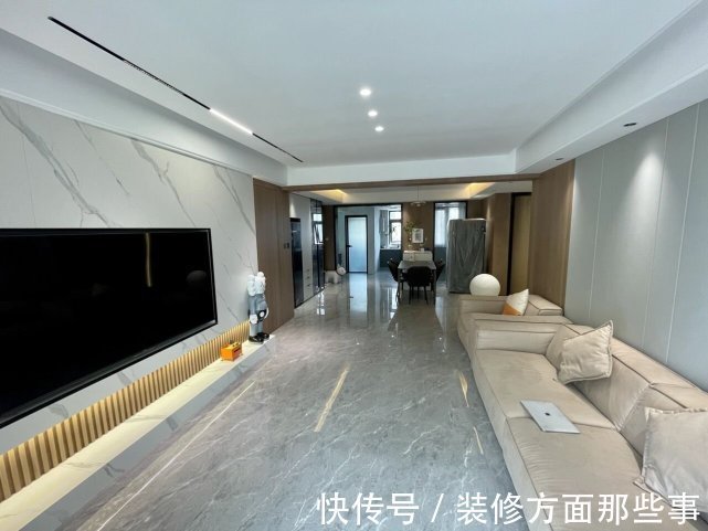 茶几|120平现代无主灯设计,通铺瓷砖+无茶几,客餐厅真的很显