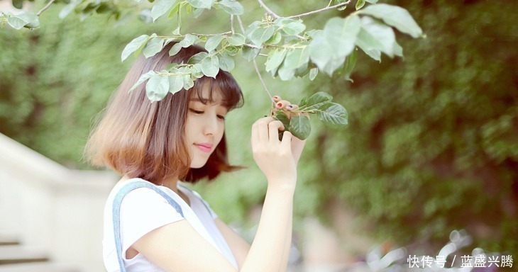 魅力 女性展示魅力,散发“爱”的信息,成为男人注目的焦点及追求对象!