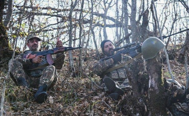 战死|一路挨打战死7000人,阿塞拜疆无处撒气:虐待俘虏扇嘴巴割耳朵