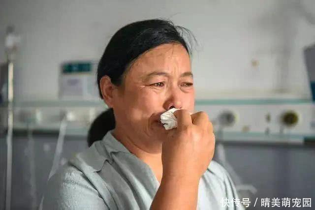 61岁老汉查出脑溢血,医生问其病因,保姆哭诉经过,儿女低头不语
