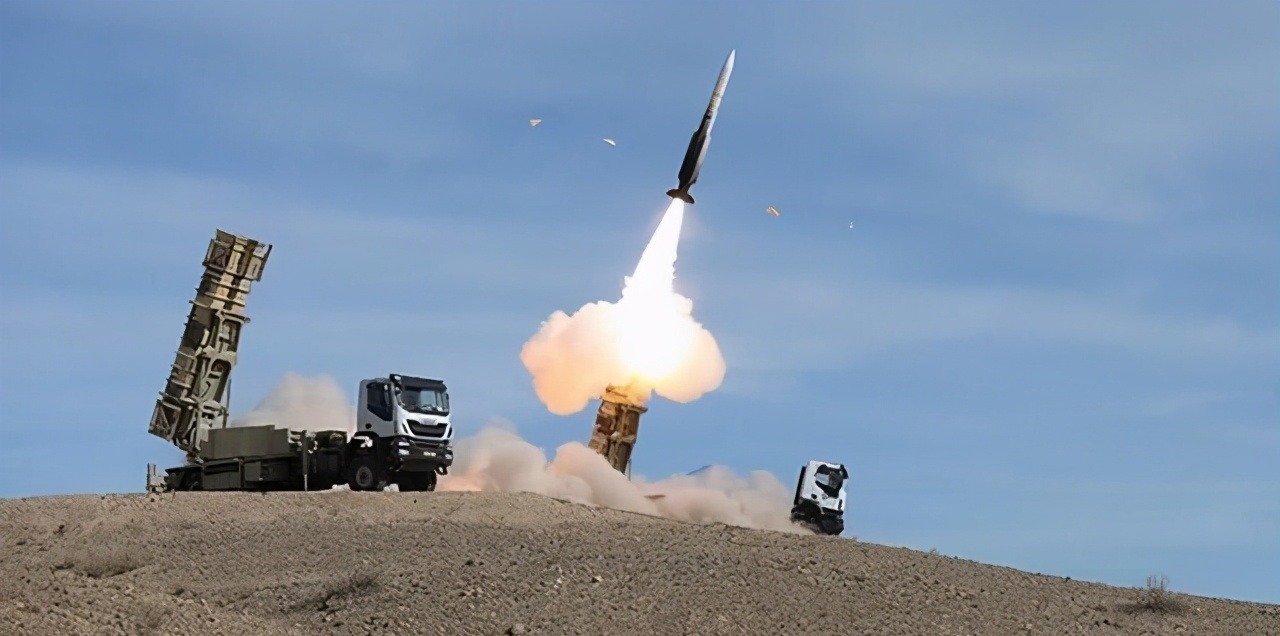 东南|美国封锁宣告失败,大批导弹进驻伊朗东南发射场