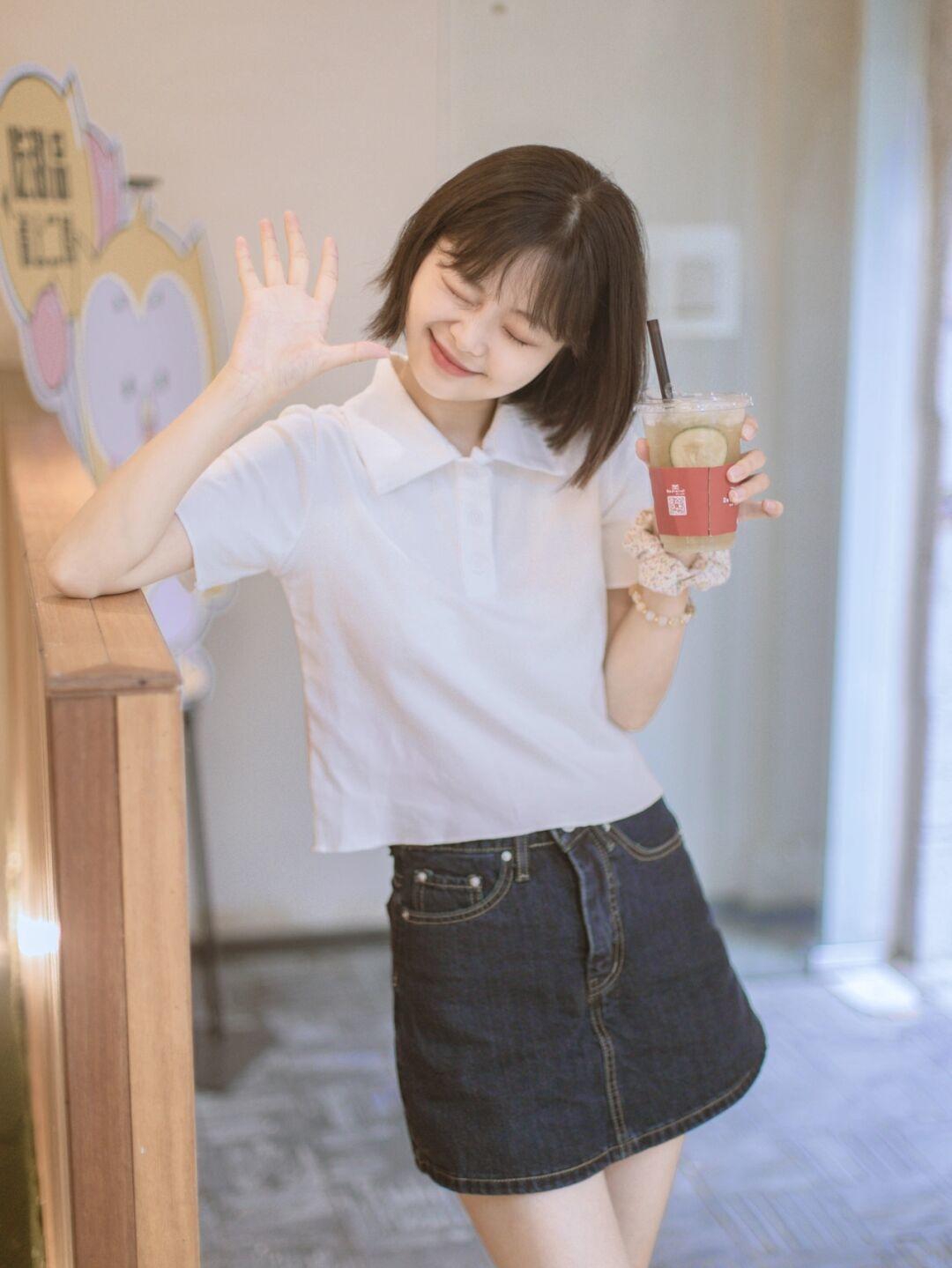 秋天|谁说早秋不适合穿短裙的,这样穿照样好看!