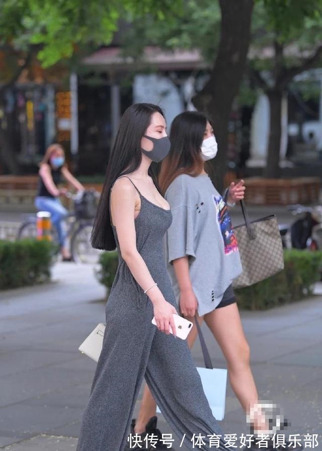 身材高挑 灰色纯棉吊带连体裤，身材高挑气质出众小姐姐穿起来既时尚又舒适！