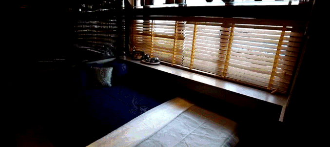 爷爷奶奶|三代6口人挤24㎡弄堂房，28岁侄子与姨妈同卧，因怕苦从不工作