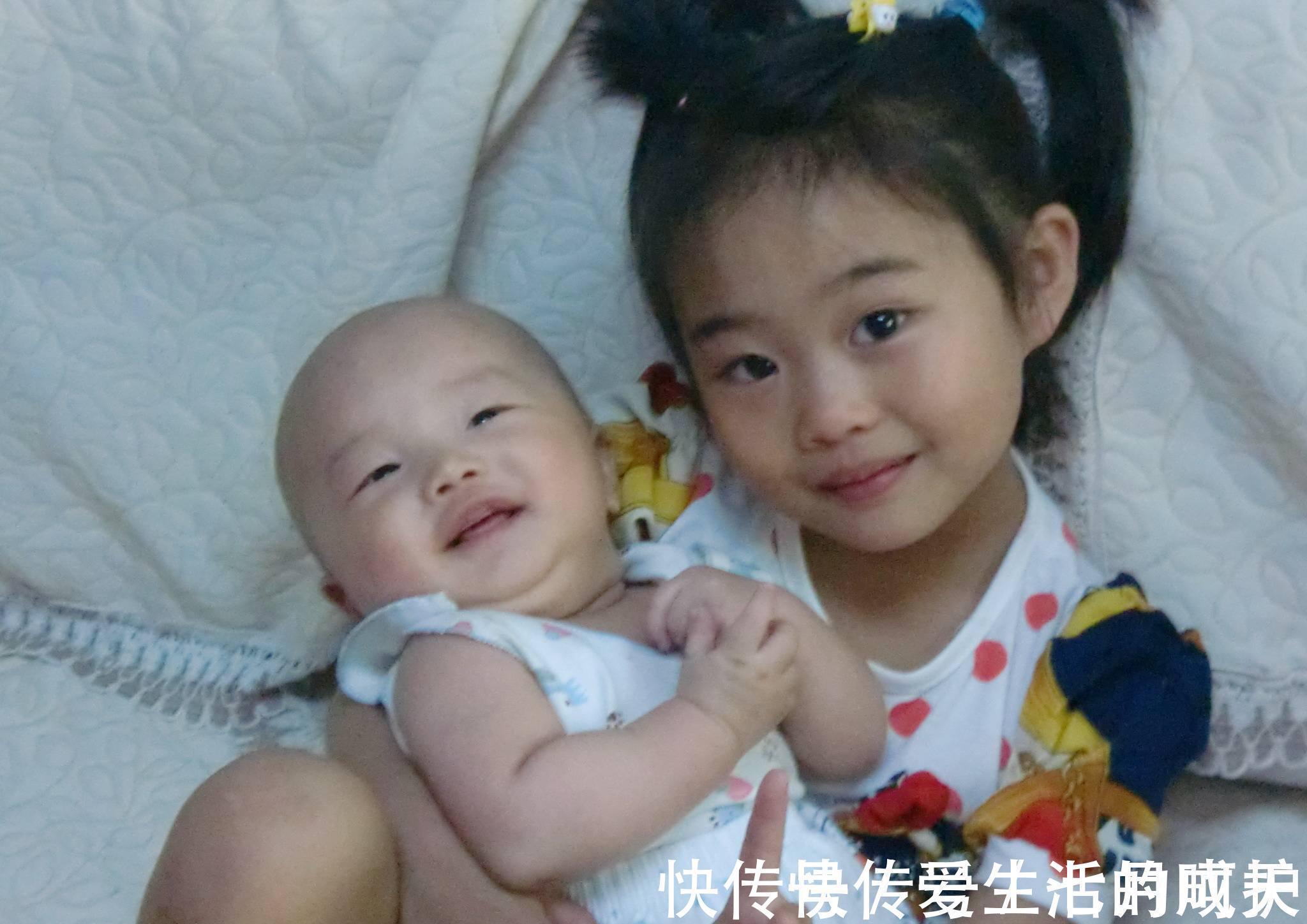 小李生|二胎宝宝求抱抱,姐姐的处理方式让宝妈心头一热,网友:太幸福了