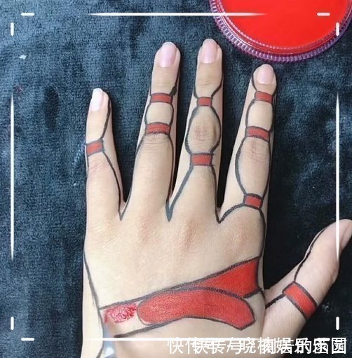 美术生&美术生画“手指被勒妆”,原以为是瞎画,看见成品:你不疼吗