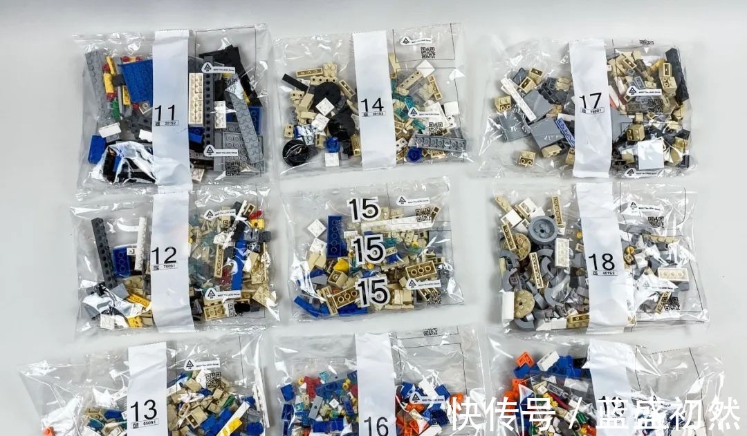 足球场|乐高10299皇家马德里足球场——圣地亚哥·伯纳乌球场开箱评测!