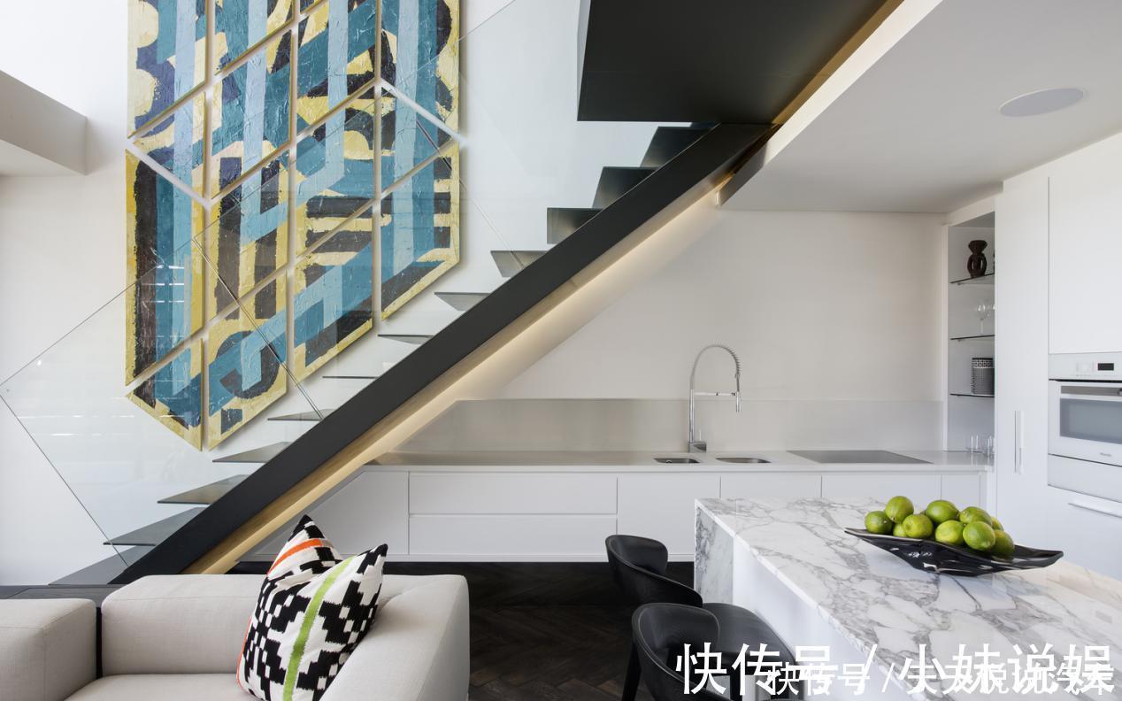 loft|买顶楼层高5米,挑空客厅改做loft,真没有看出来只有30㎡