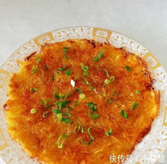 大叔煎的土豆丝饼,外酥里嫩,香气扑鼻,简单几步就能出锅!