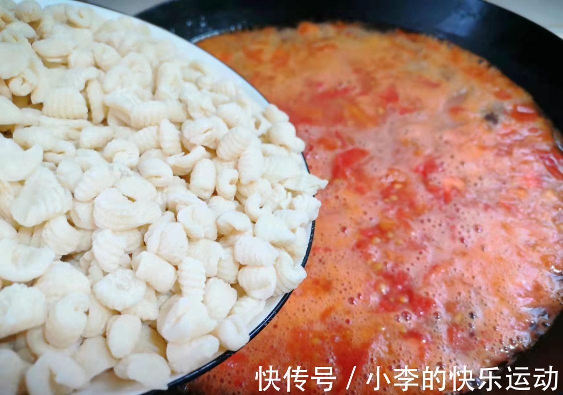 天冷了,我家三口午餐这样吃,主食和菜一锅出,好吃热乎还省事!