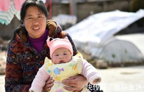 长辈|老人带娃的“三条规则”，获得专家肯定，隔代教育并不差