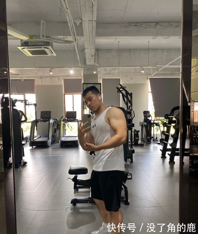 健身房|狮子座霸道肌肉爷们,老工科男,努力增肌,打造更强壮的身材!