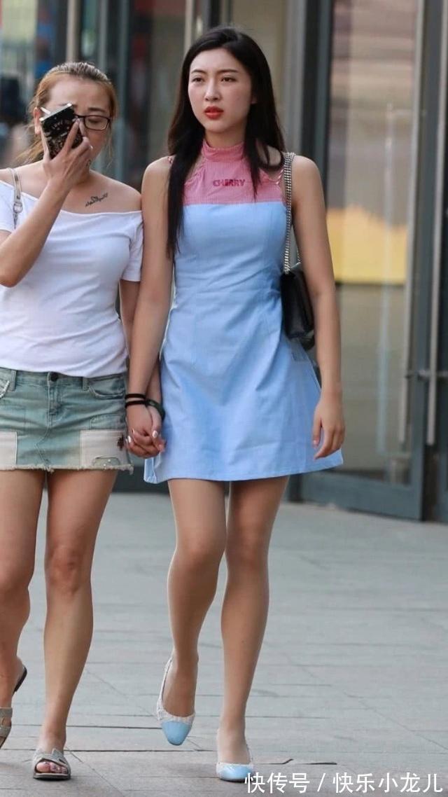 透气性 修身的黑色上衣,穿着很舒适不紧绷,重要也有不错的透气性