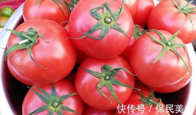 多汁|买西红柿时,不懂别随便买,认准3个地方,西红柿香甜多汁还起沙