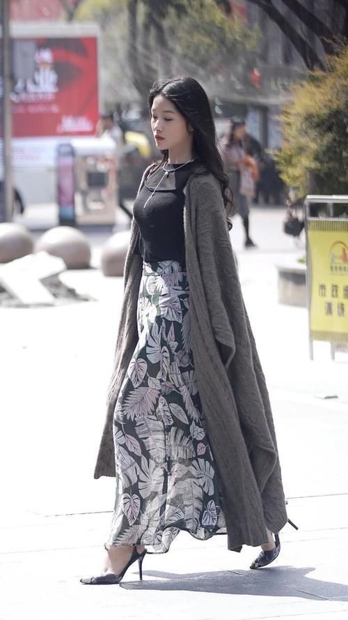 换季穿搭我选风衣，今年风衣就要光腿穿，挡风遮肉显气场