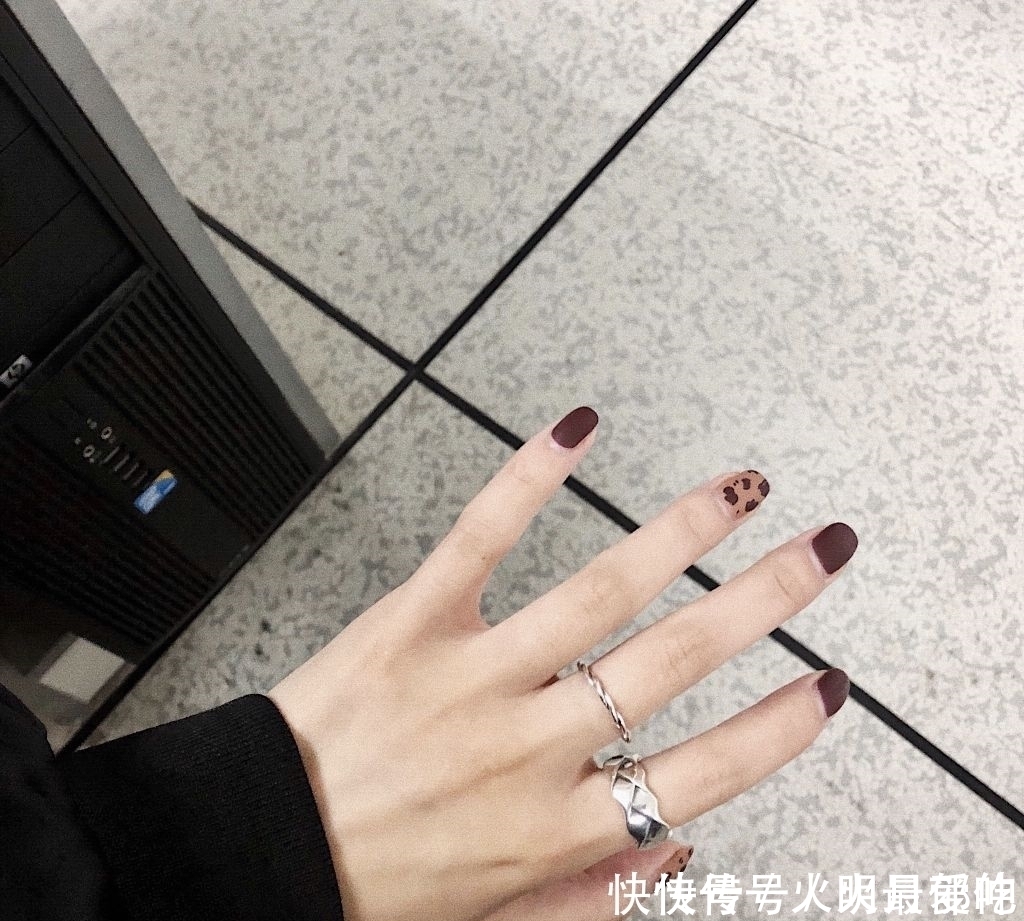 尾戒|戒指戴在不同的手指都有独特意义,告诉其中的意思,别戴错!