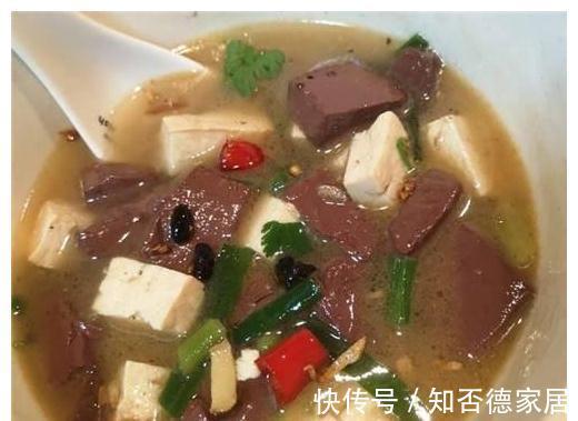 此菜4块钱能炖一锅,清除体内“垃圾”,补血脸色好,显年轻