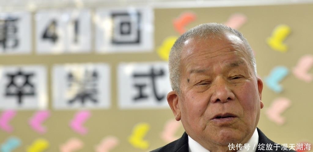 西畑保|泰王不在身边,王后苏提达抱小狗填补身旁空缺,仍难掩孤单!