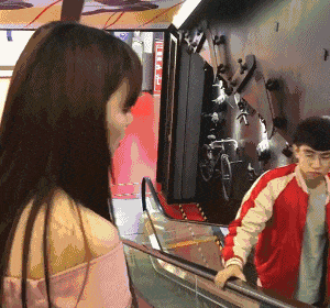 |搞笑动图:妹子,你这是相亲成功了吗?