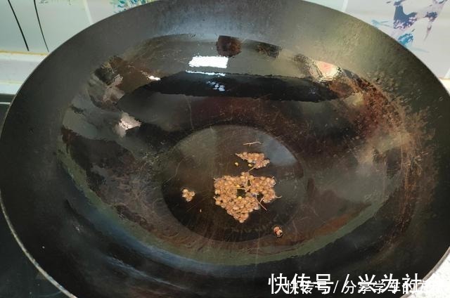 炒豆芽不焯水,也不直接下锅炒,大厨这样做,脆爽入味不出水