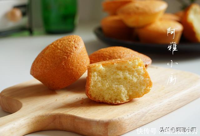 4个鸡蛋,1碗面粉,教你在家自己做老式鸡蛋糕,再也不用买了