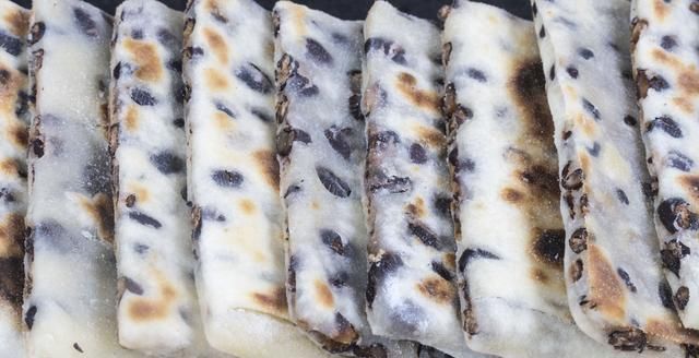 红豆饼不一样的做法,外面根本买不到,简单又好吃,4分钟就出锅