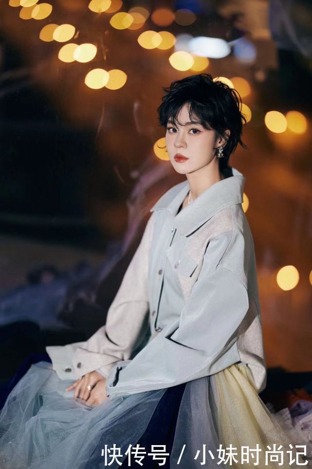 郁可唯穿上牛仔纱裙,可飒可甜,气质不一般