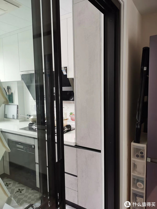 薄侧柜|有哪些冷门但实用的家居设计值得分享?我强烈推荐“薄侧柜设计”