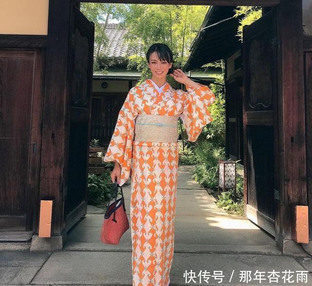 双脚|日本健身模特,健身5年拿下健美冠军,身材曲线完美,堪称尤物