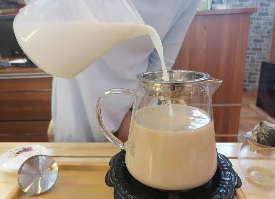 店里的姑娘|洪漠如:熬茶记忆,把回忆藏在味觉里