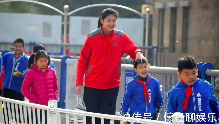 中国女篮|14岁女姚明长到2米26，中国女篮喜获至宝，中国女排错失人才