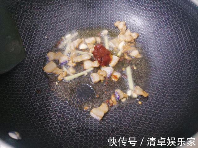 肥肠好吃不好洗教你1招洗2次,保证无异味还干净
