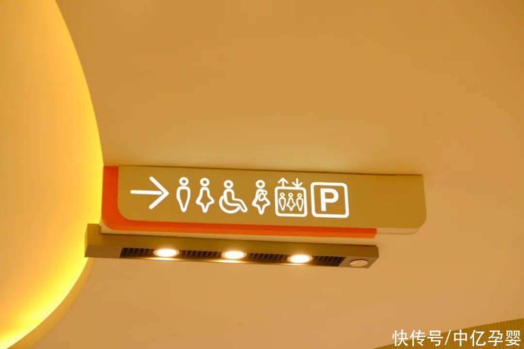 宝宝|妈妈带「男童进女厕」引热议，宝宝在外内急怎么办？