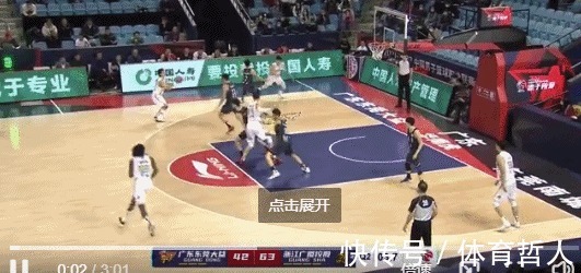 cb胡金秋捡到2颗牙!赵岩昊与杜润旺相撞,牙齿脱落,已经前往医院