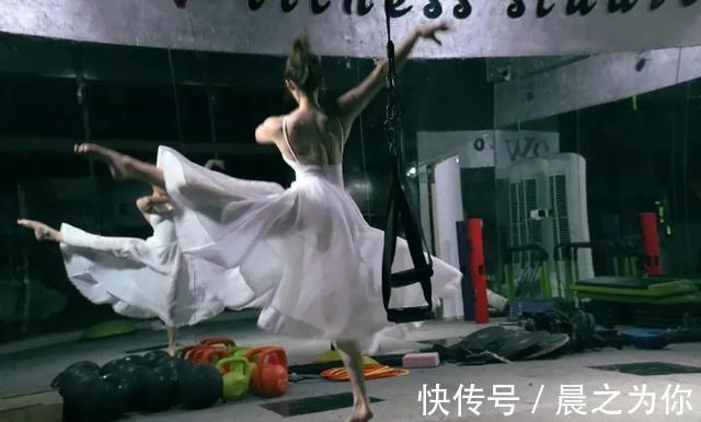 塑形|国产健身小美女,她从舞者蜕变成运动员,身材美到“犯规”