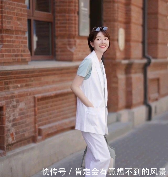 时尚博主|女生的服装穿搭要讲究,极简的穿搭风格更有时尚感,精致又高级