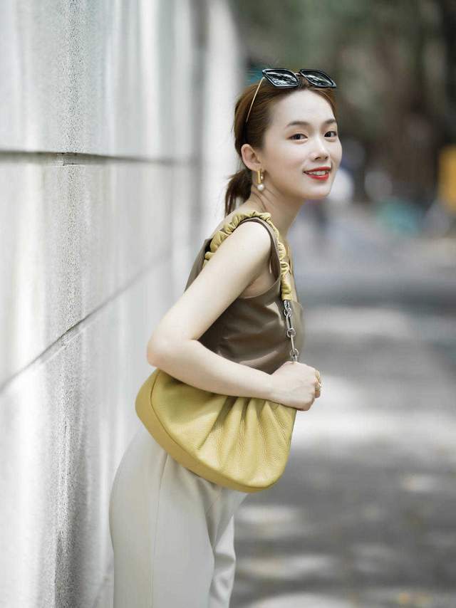 阔腿裤|奔三奔四的气质女神爱这样穿,吊带上衣配西裤干练精致,减龄时髦