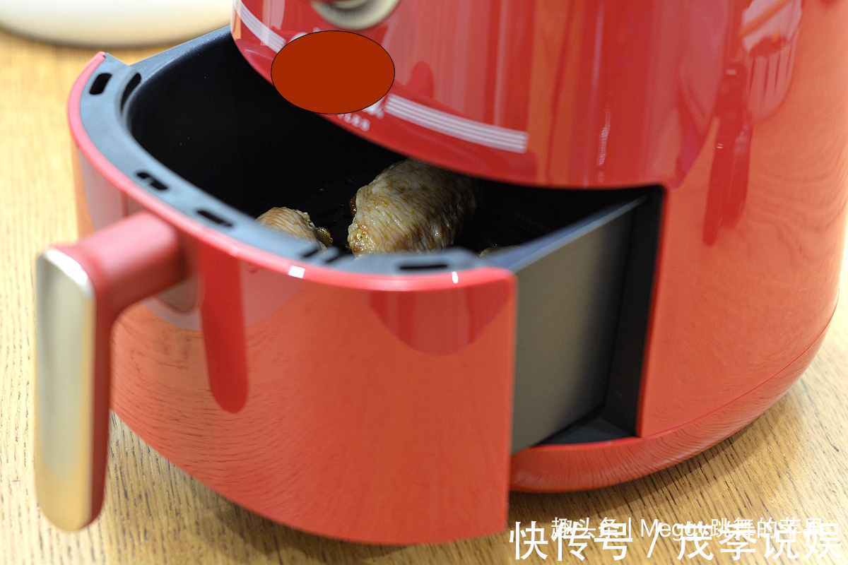 薯条|谁还不是个孩子烤一锅鸡翅和薯条解解馋，不用一滴油健康好吃