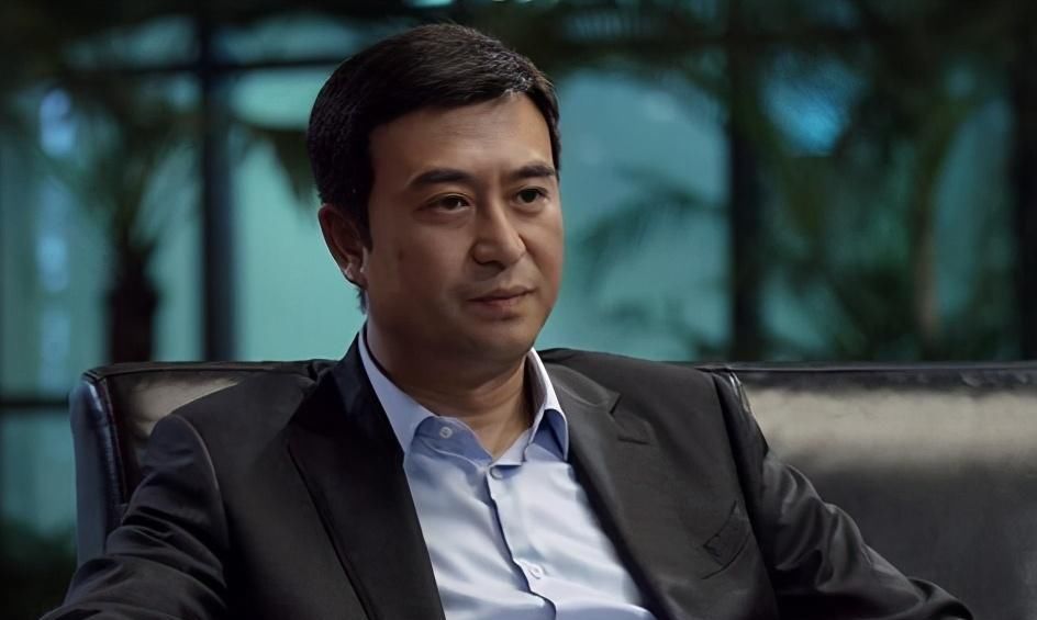 年轻时的张嘉译长得像肖战？网友以为开玩笑，不料晒出照片被打脸