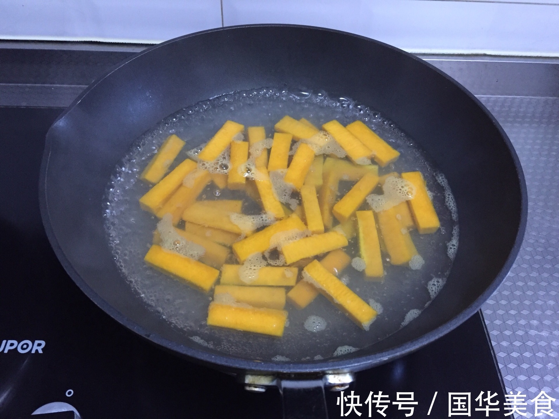 鸭蛋味|蛋黄焗南瓜，制作简单，美味健康