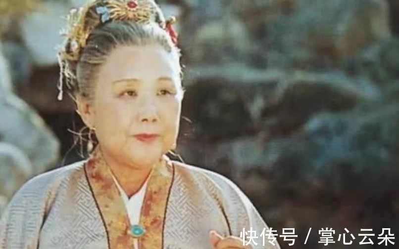 贾母!刘姥姥喊贾母老寿星,贾母回应三个字,将她的高贵大气一展无余