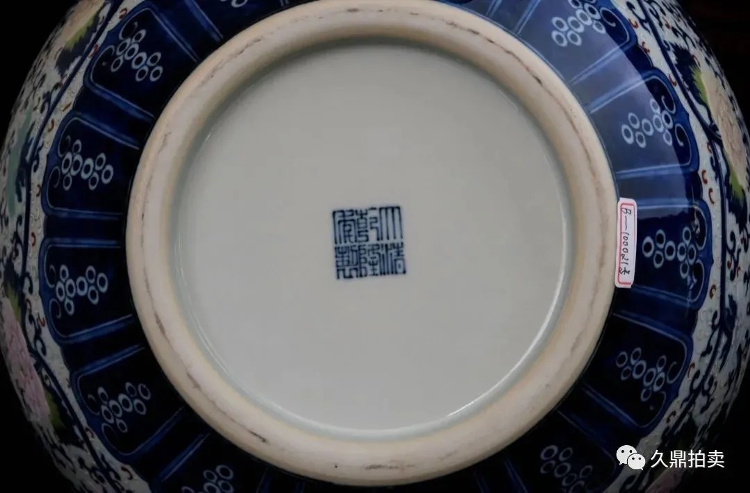 乾隆时期#「精品赏析」 清乾隆 青花珐琅粉彩 描金连枝花卉纹 天球瓶