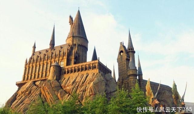 世界第一家魔法学校需七年才能拿到证，是现实版的《哈利波特》