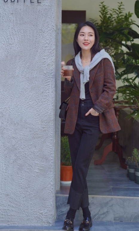 西装裤 终于不流行牛仔裤了,这条“西装裤”才是时髦精宠儿,百搭还显瘦