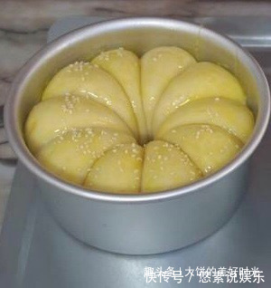 4个鸡蛋,2杯面粉,不用烤箱,做松软可口的面包,学会不用买了