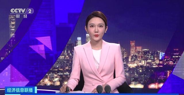 央視舉辦簽約活動,董卿主持意料之中,龍洋出現(xiàn)證明自身市場定位