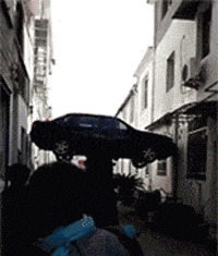 |搞笑GIF：小伙子，这就是嘚瑟的后果，这一下腰估计要废了