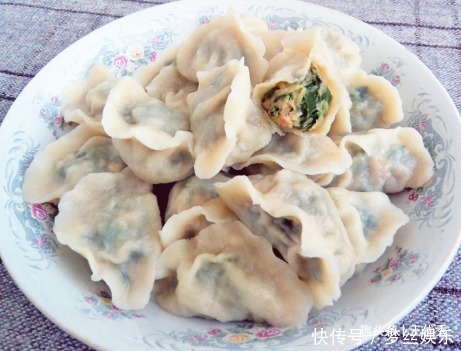 包饺子，韭菜直接拌馅是不对的，学会正确顺序，韭菜鲜香不出水