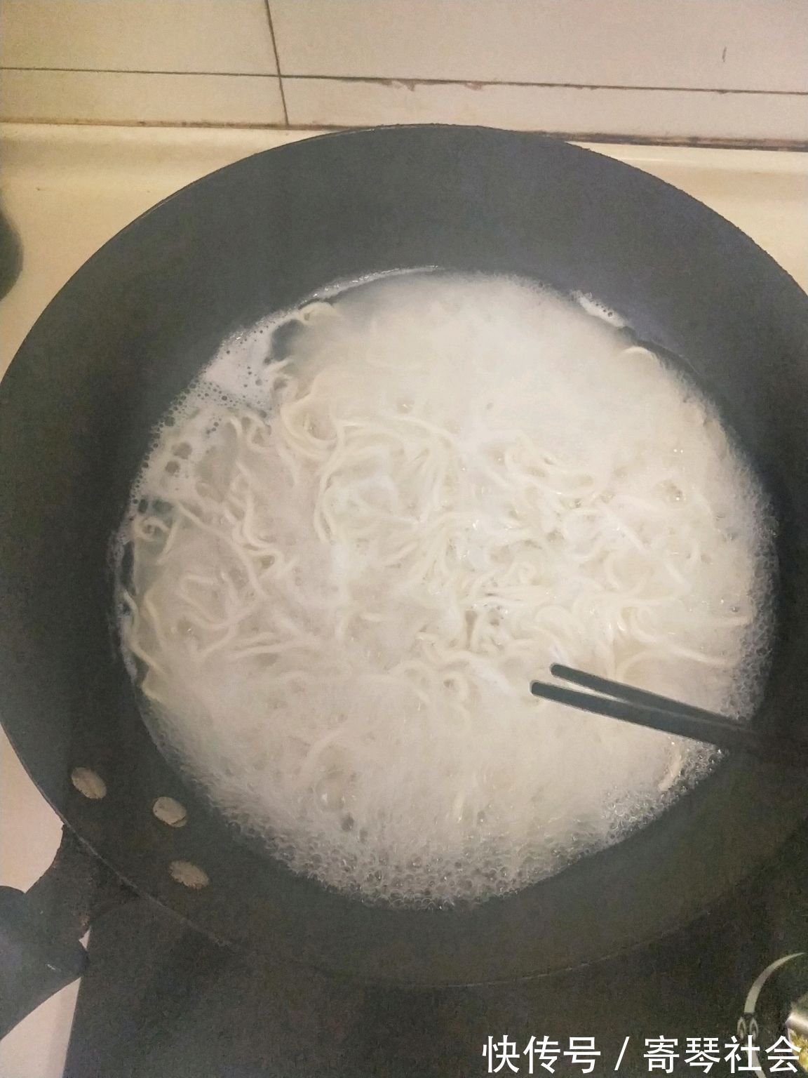 杏鲍菇|鲜香四溢肉酱拌面,健康营养,美味可口