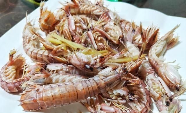 朋友聚餐，5个人点了10道菜花了350元，都说太值了